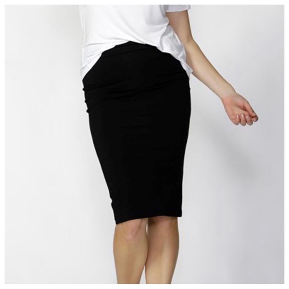 ✨RESTOCK✨Black fabulous solid Techno scuba Pencil skirt - Picture 3 of 4